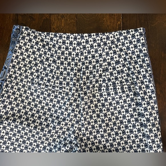 NWT Veronica Beard Blue and White Patterned Pants - Picture 3 of 5
